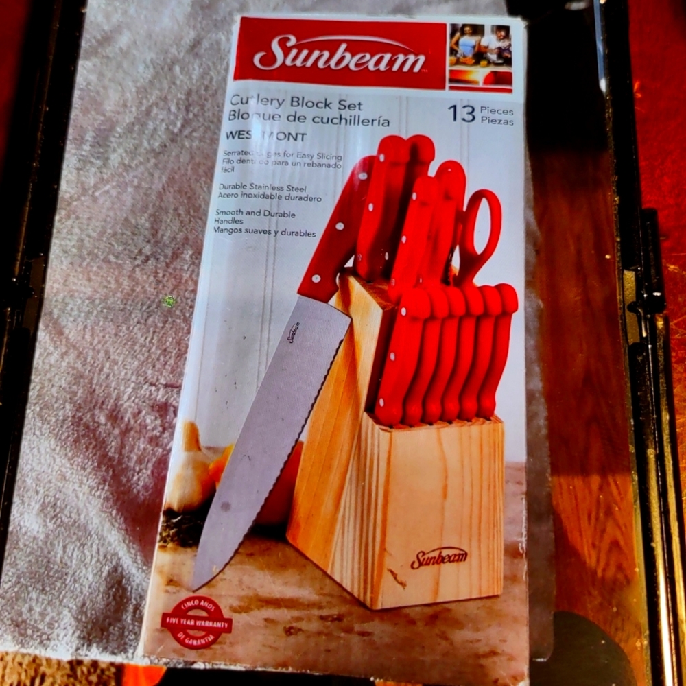 13 piece knives set with butcher block red